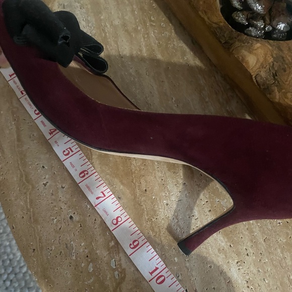 Manolo Burgundy Swede heels with black bow - Picture 11 of 11